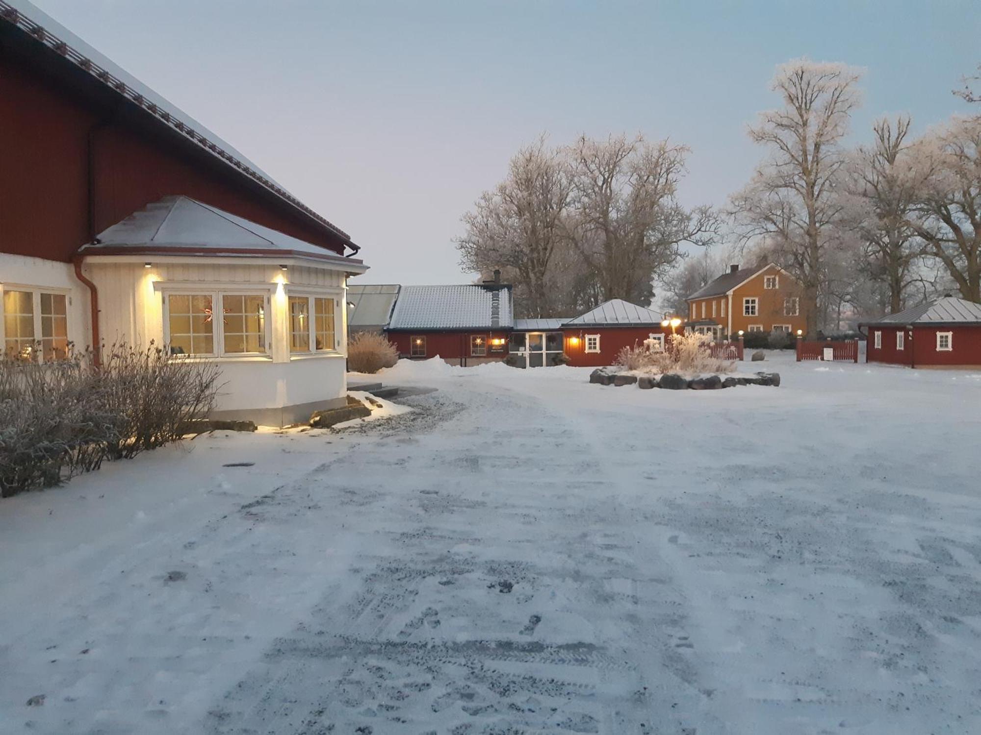 Naerebo Gardshotell & Restaurang Lidkoping Exterior photo