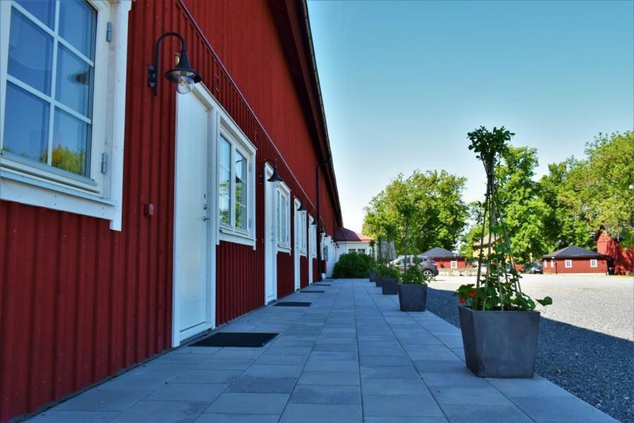 Naerebo Gardshotell & Restaurang Lidkoping Exterior photo